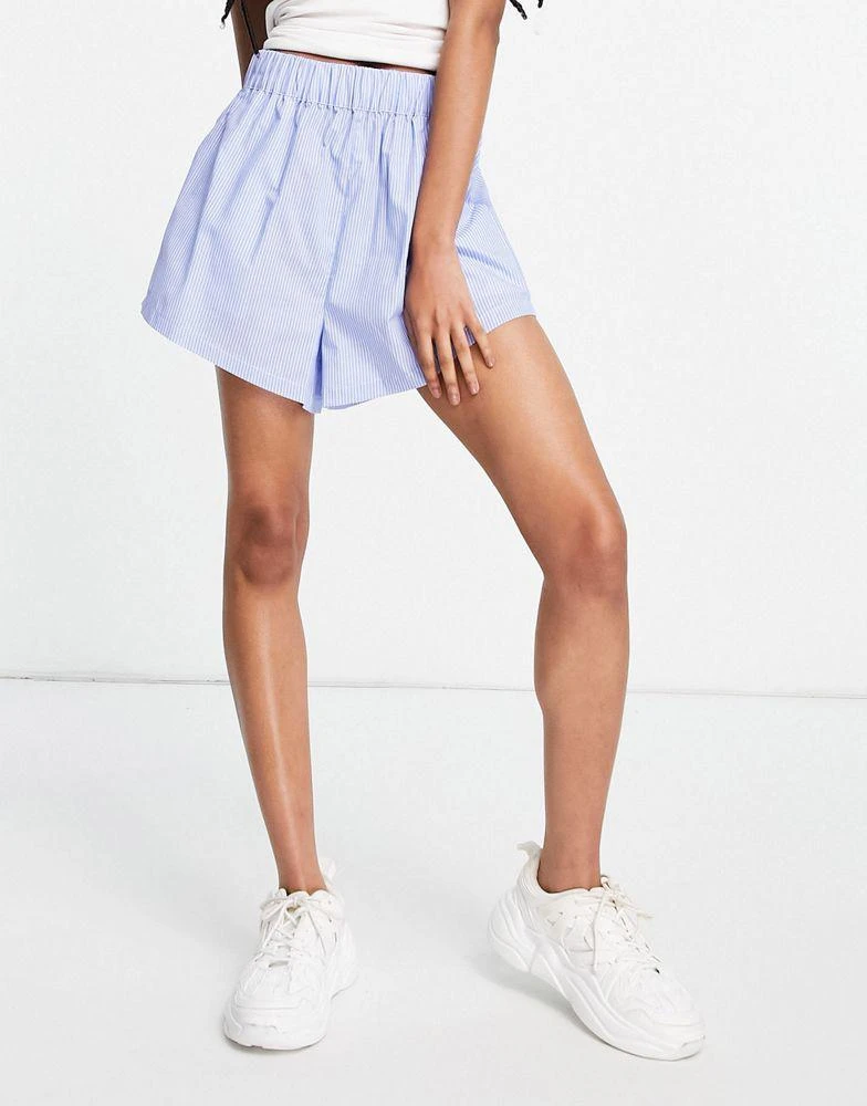 商品NA-KD|NA-KD x Mathilde Gohler high waist stripe shorts in blue,价格¥163,第1张图片