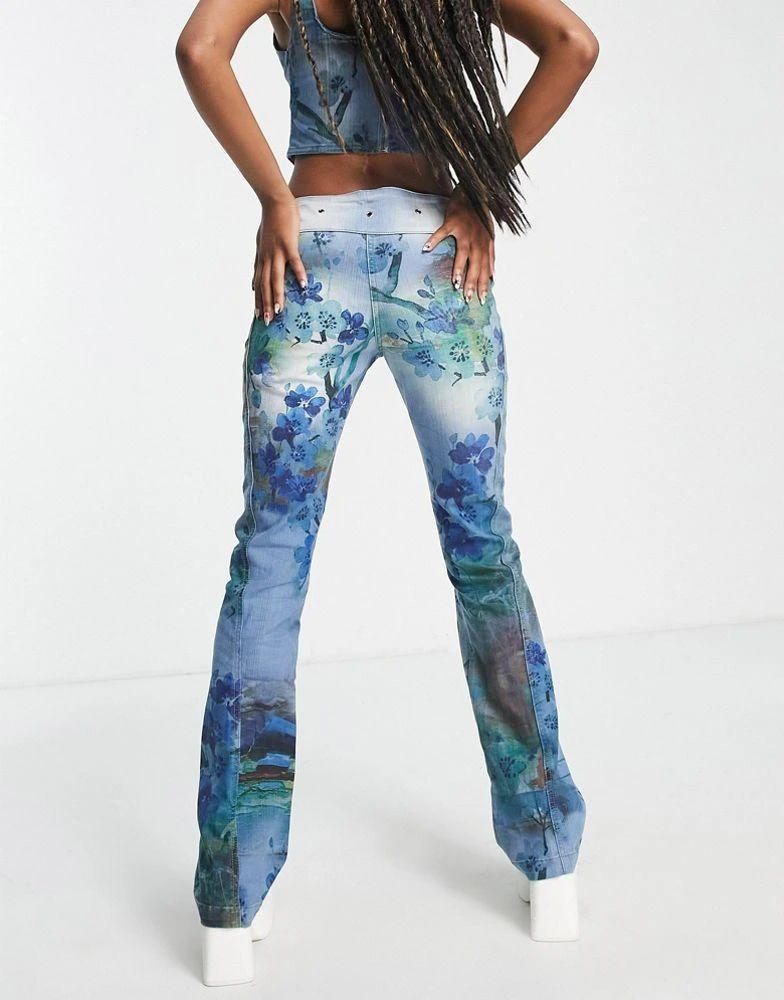 商品Jaded London|Jaded London low rise bootcut jeans with belt in multi blossom print co-ord,价格¥370,第2张图片详细描述