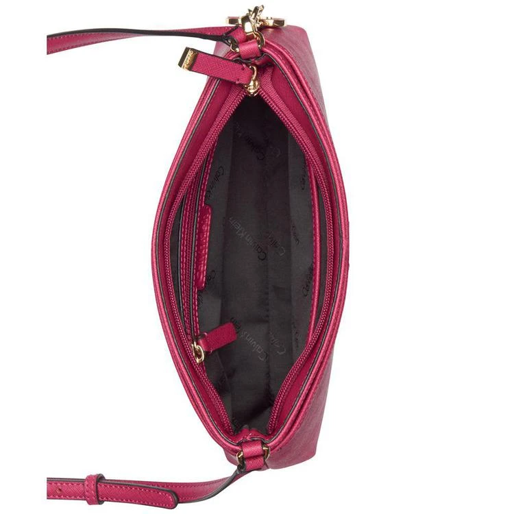 商品Calvin Klein|爱心挂饰中号斜跨包,价格¥663,第5张图片详细描述
