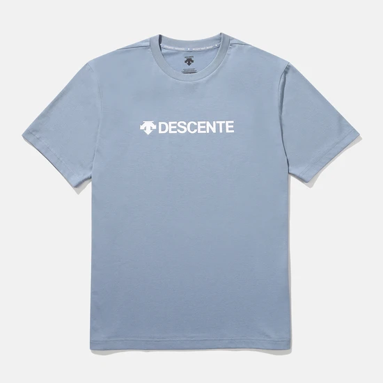 商品DESCENTE|【享贝家】（国内现货）DESCENTE 迪桑特 字母圆领运动短袖背侧小标T恤 灰蓝色 SN323UTS72-DBLU G-QD,价格¥334,第1张图片