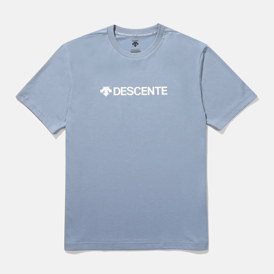 商品DESCENTE|【享贝家】DESCENTE 迪桑特 字母圆领运动短袖背侧小标T恤 灰蓝色 SN323UTS72（现采购商品，下单后12天内发货）,价格¥331,第1张图片