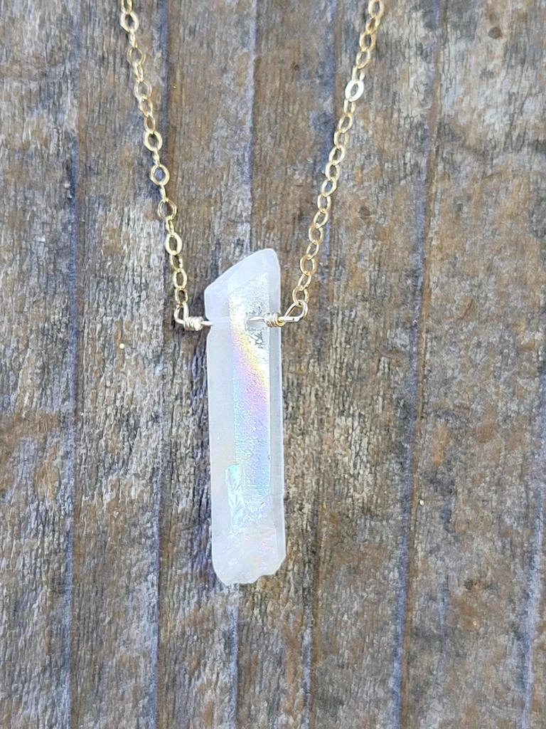 商品A Blonde and Her Bag Jewelry|Single Raw Rainbow Quartz Crystal Pendant Necklace in Gold,价格¥179,第2张图片详细描述