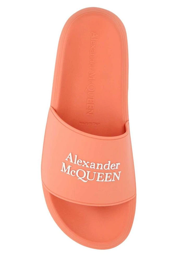 商品Alexander McQueen|Alexander McQueen Logo Embossed Slip-On Slides,价格¥1252,第3张图片详细描述