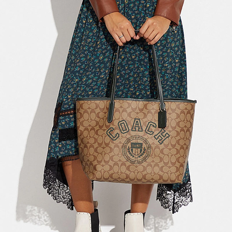 商品[国内直发] Coach|蔻驰 City 33 经典老花满印标志性Logo压印吊饰搭扣开合 人造革 托特包Tote包购物袋单肩手提包 大号 女款 卡其色,价格¥1461,第7张图片详细描述