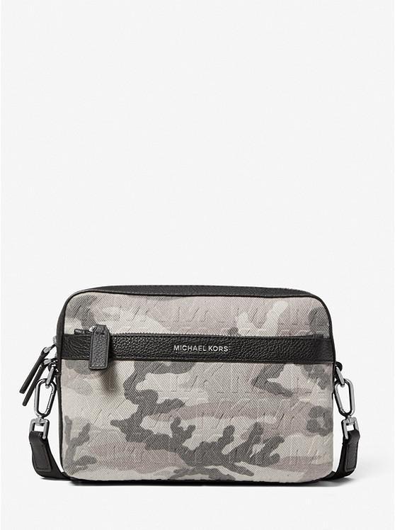 商品Michael Kors|Cooper Printed Denim and Leather Zip-Up Camera Bag,价格¥693,第1张图片