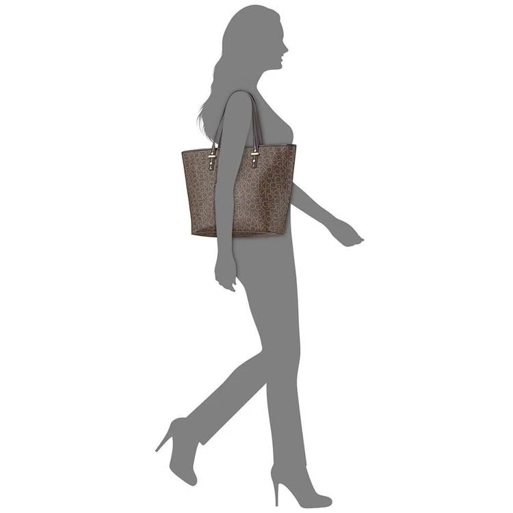 商品Calvin Klein|Matilda Signature Extra-Large Tote,价格¥663,第2张图片详细描述