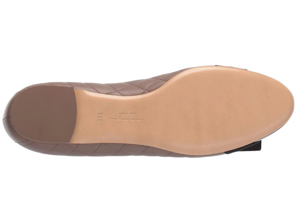 商品Salvatore Ferragamo|Varina Quilted Ballet Flat,价格¥4393,第3张图片详细描述
