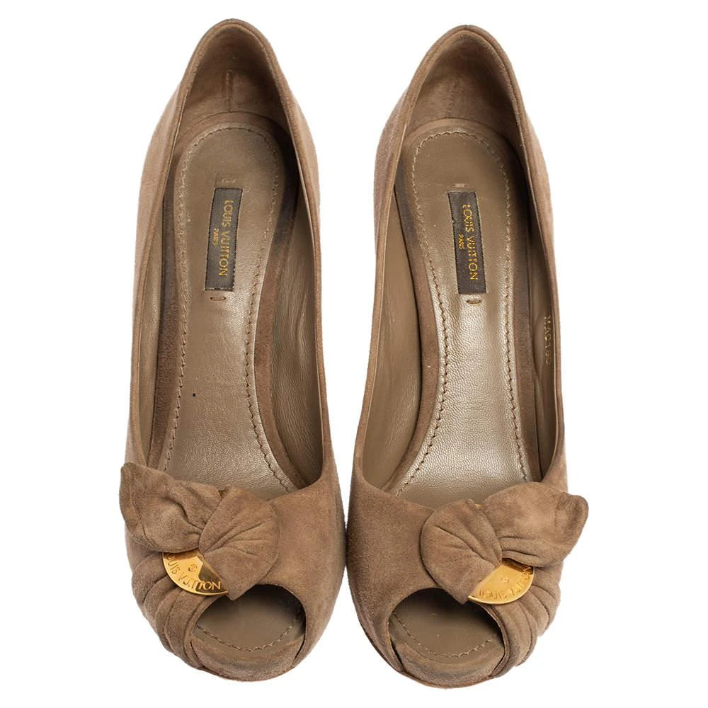 商品[二手商品] Louis Vuitton|Louis Vuitton Beige Suede Catania Peep Toe Platform Pumps Size 38,价格¥1481,第3张图片详细描述