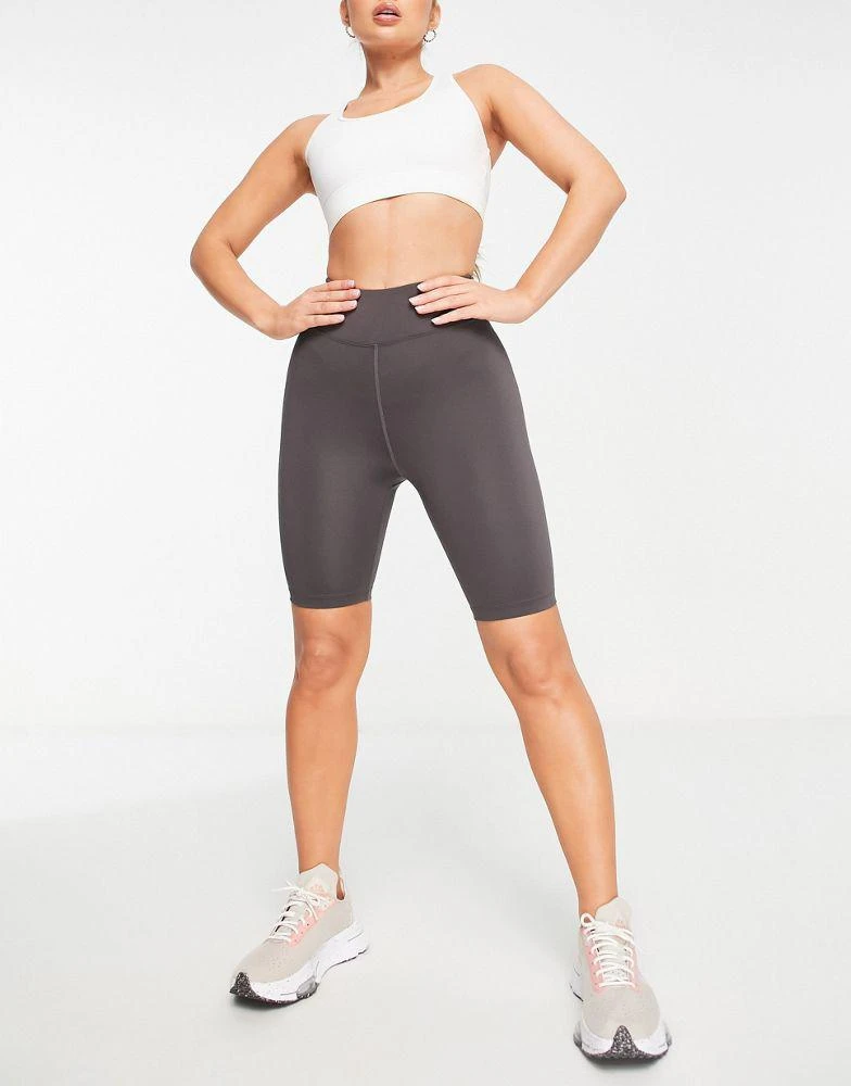 商品ASOS|ASOS 4505 Icon 8 inch legging short with bum sculpt detail in charcoal,价格¥68,第2张图片详细描述