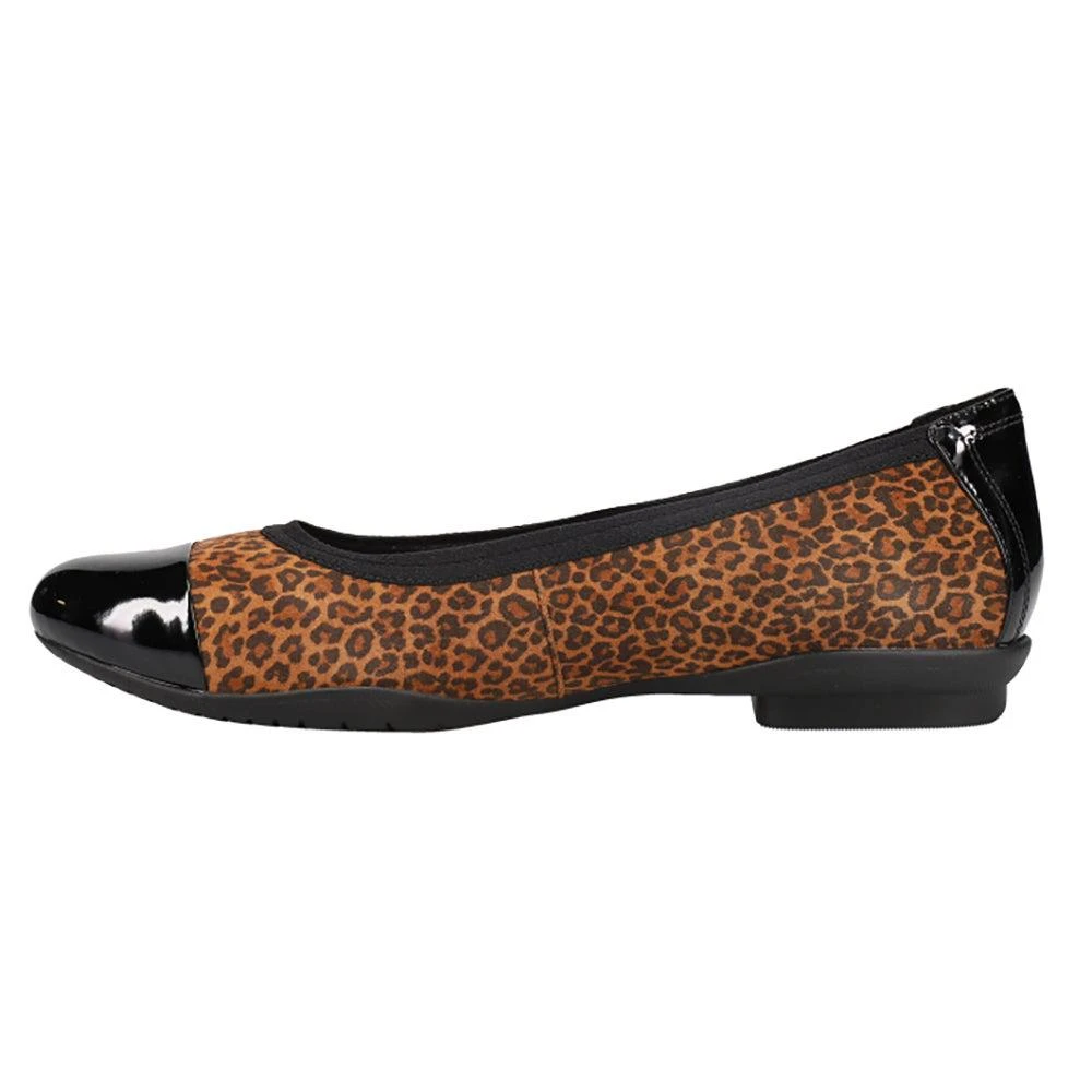 商品Clarks|Sara Orchid Leopard Ballet Flats,价格¥154,第3张图片详细描述