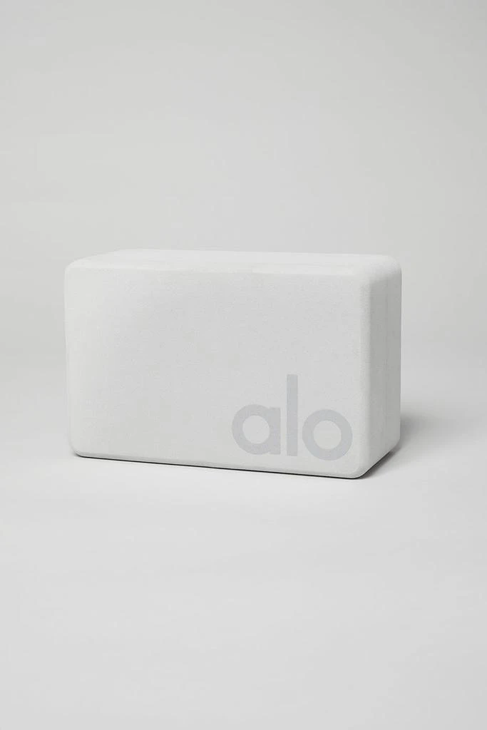 商品Alo|Uplifting Yoga Block - Dove Grey/Silver,价格¥231,第2张图片详细描述