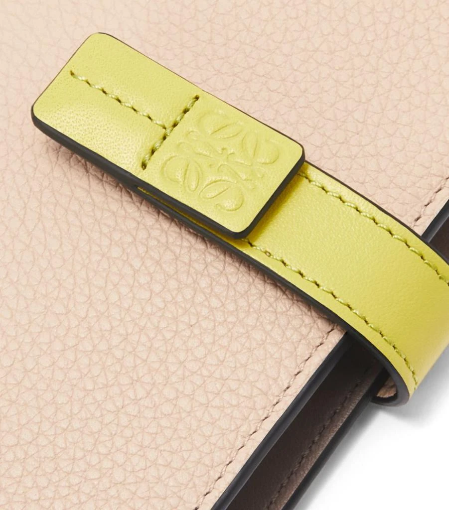 商品Loewe|Large Leather Vertical Wallet,价格¥6163,第5张图片详细描述