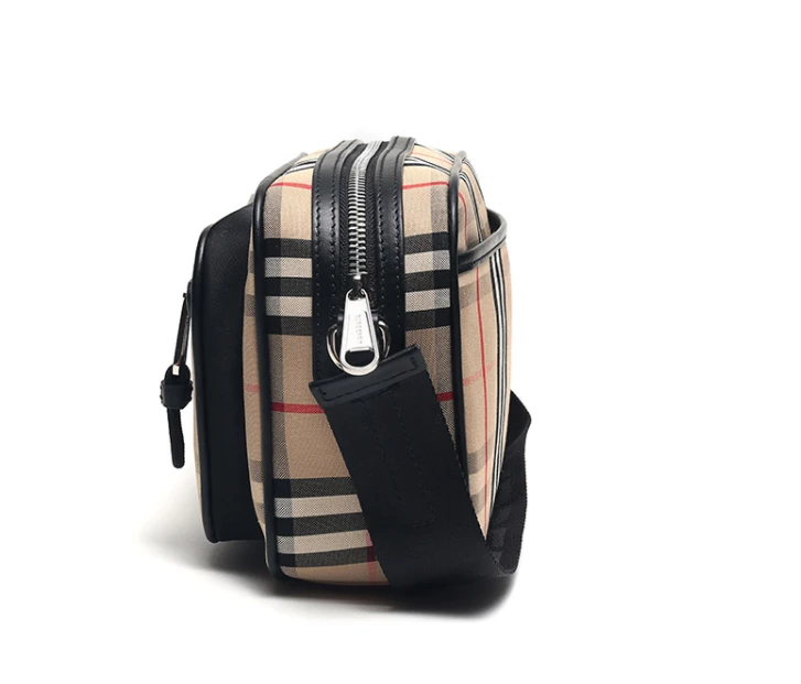 商品[国内直发] Burberry|BURBERRY 巴宝莉/博柏利 男款Vintage格纹织物单肩斜挎包 8010152 典藏米色,价格¥6943,第3张图片详细描述