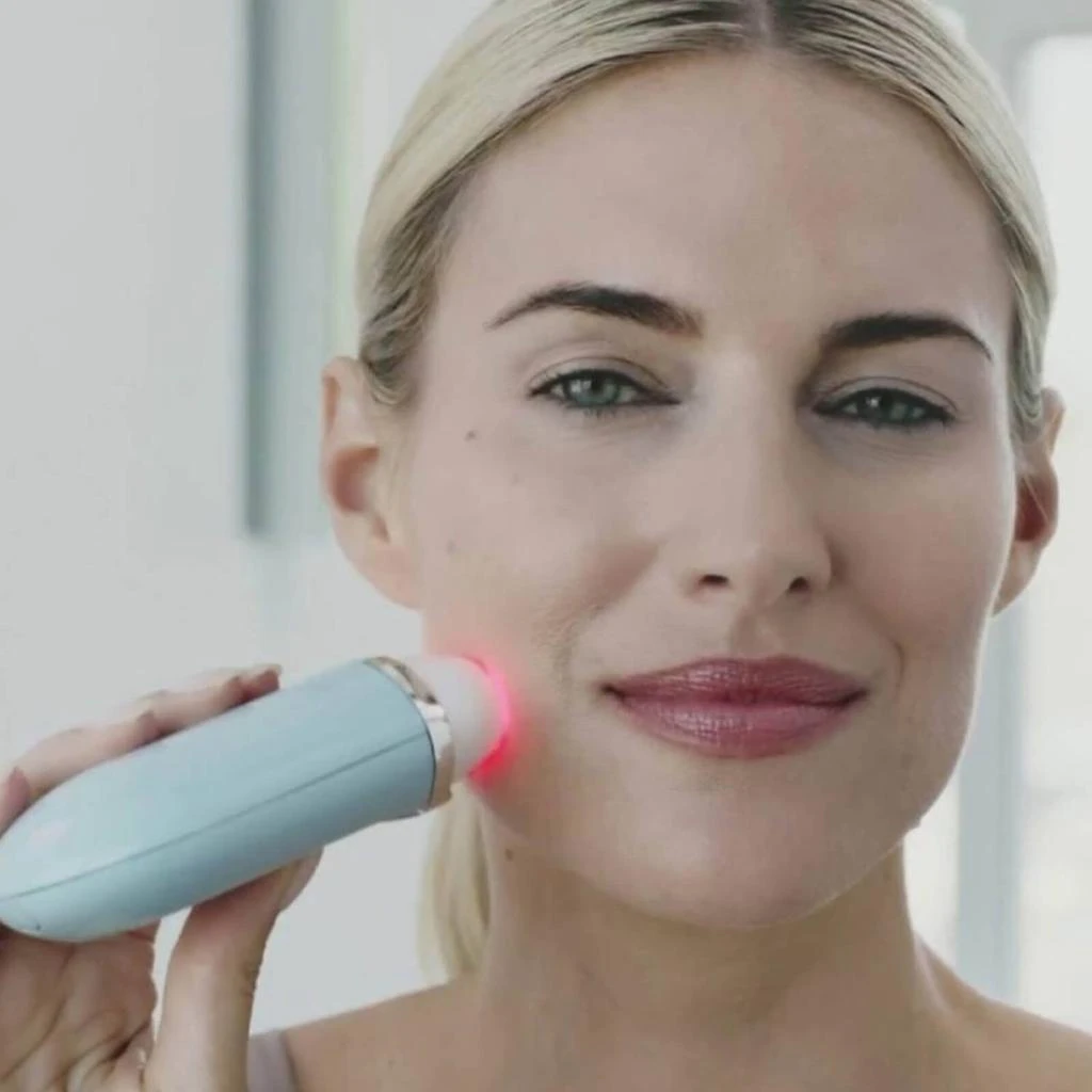 商品iluminage|Iluminage Youth Activator Infrared LED Radio Frequency Anti-Aging Device and 2 Youth Activator Serums,价格¥667,第3张图片详细描述