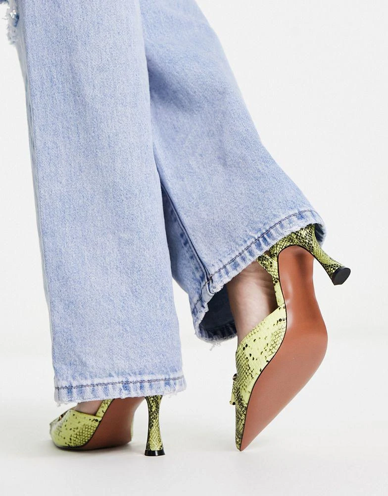 商品ASOS|ASOS DESIGN Sommers chain detail mid heeled shoes in lime snake,价格¥254,第2张图片详细描述