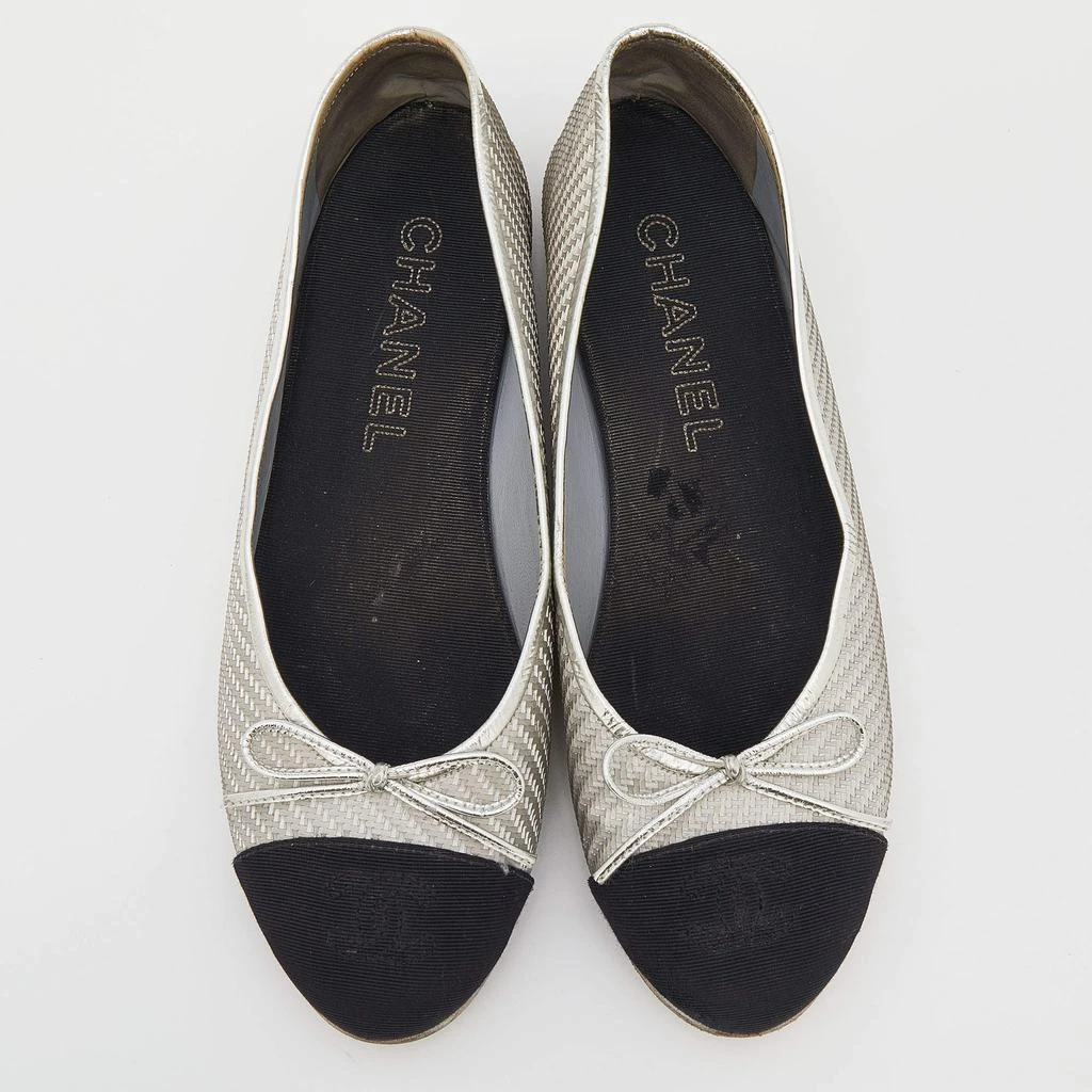 商品[二手商品] Chanel|Chanel Silver/Black Woven Fabric And Leather CC Cap Toe Bow Ballet Flats Size 39,价格¥1527,第3张图片详细描述