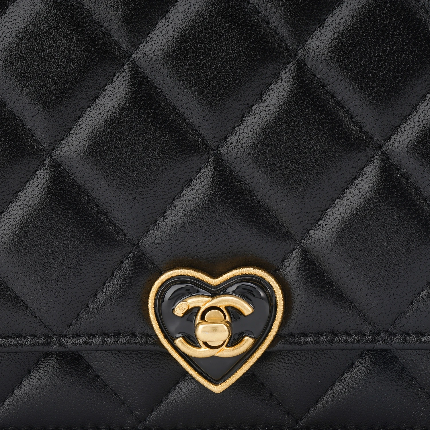 商品[国内直发] Chanel|香奈儿 WOC 23S 爱心珐琅黑金菱格链条 羊皮 钱包单肩斜挎包 女款 黑色,价格¥29644,第6张图片详细描述