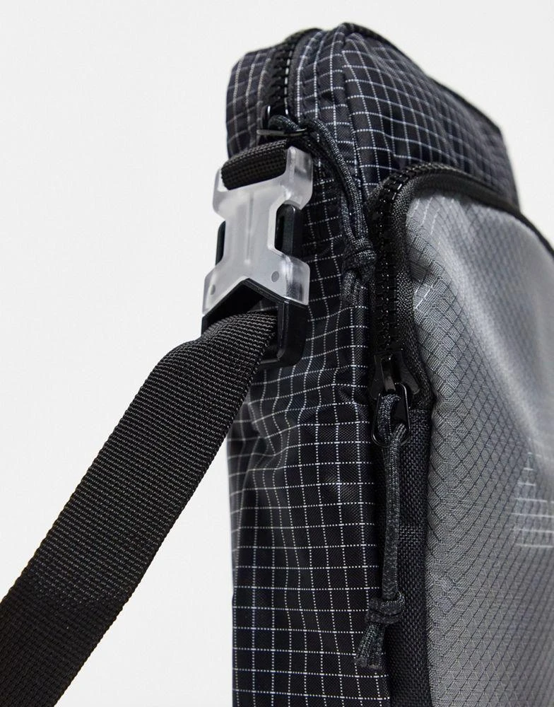 商品NIKE|Nike Heritage 2.0 cross body bag in black/grey,价格¥215,第4张图片详细描述