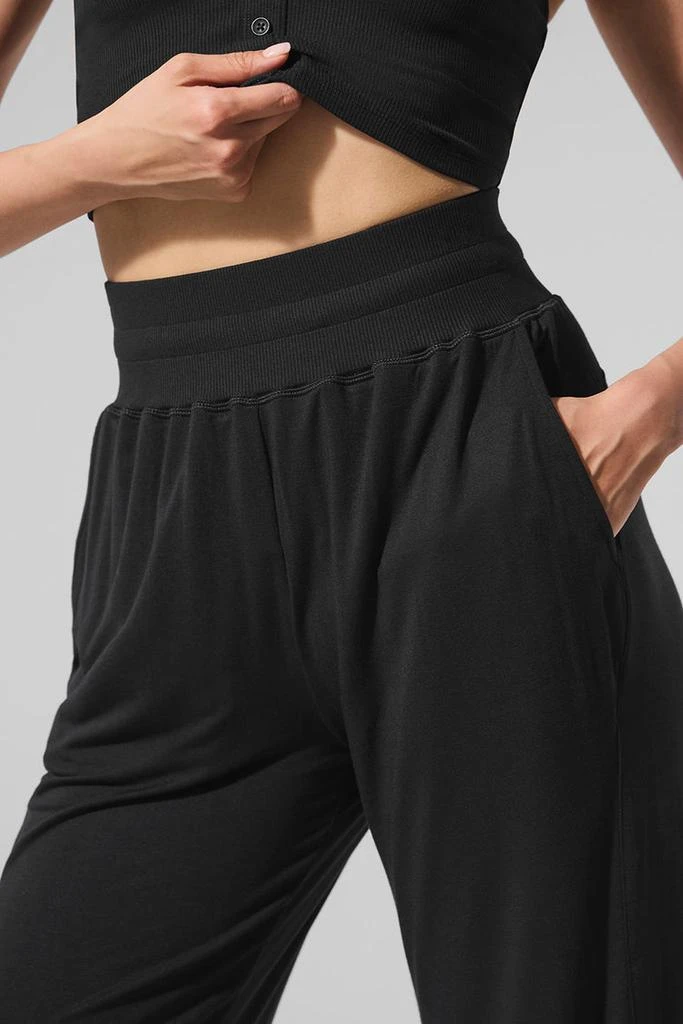 商品Alo|Semi-Sheer Delicate Lounge Flare Pant - Black,价格¥976,第4张图片详细描述