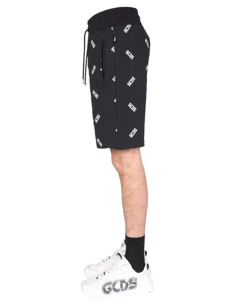 商品GCDS|GCDS All-Over Logo Printed Bermuda Shorts,价格¥991,第3张图片详细描述