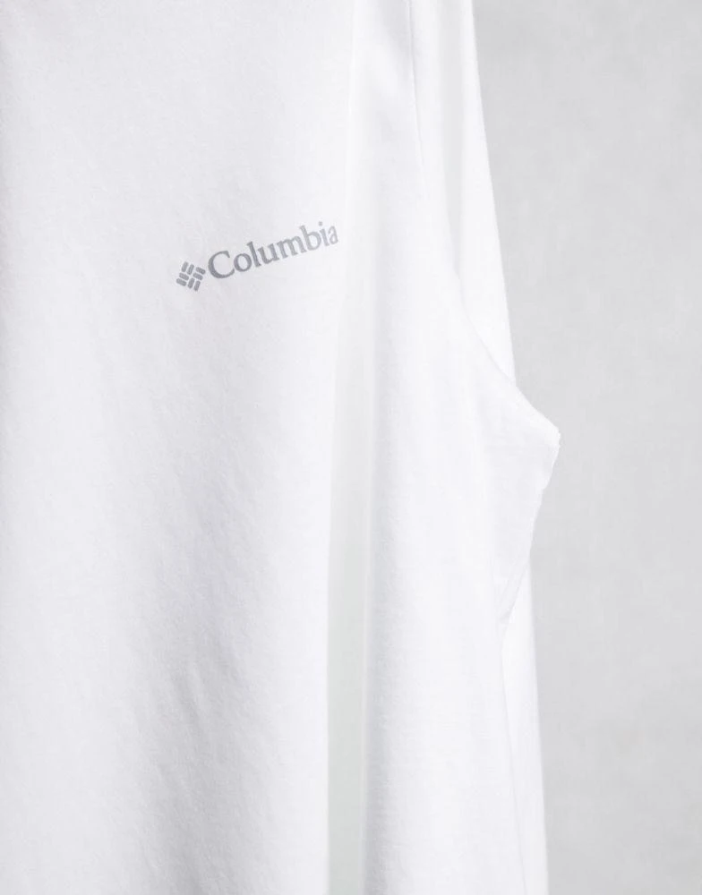 商品Columbia|Columbia Cades Cove long sleeve back print t-shirt in white Exclusive at ASOS,价格¥270,第4张图片详细描述