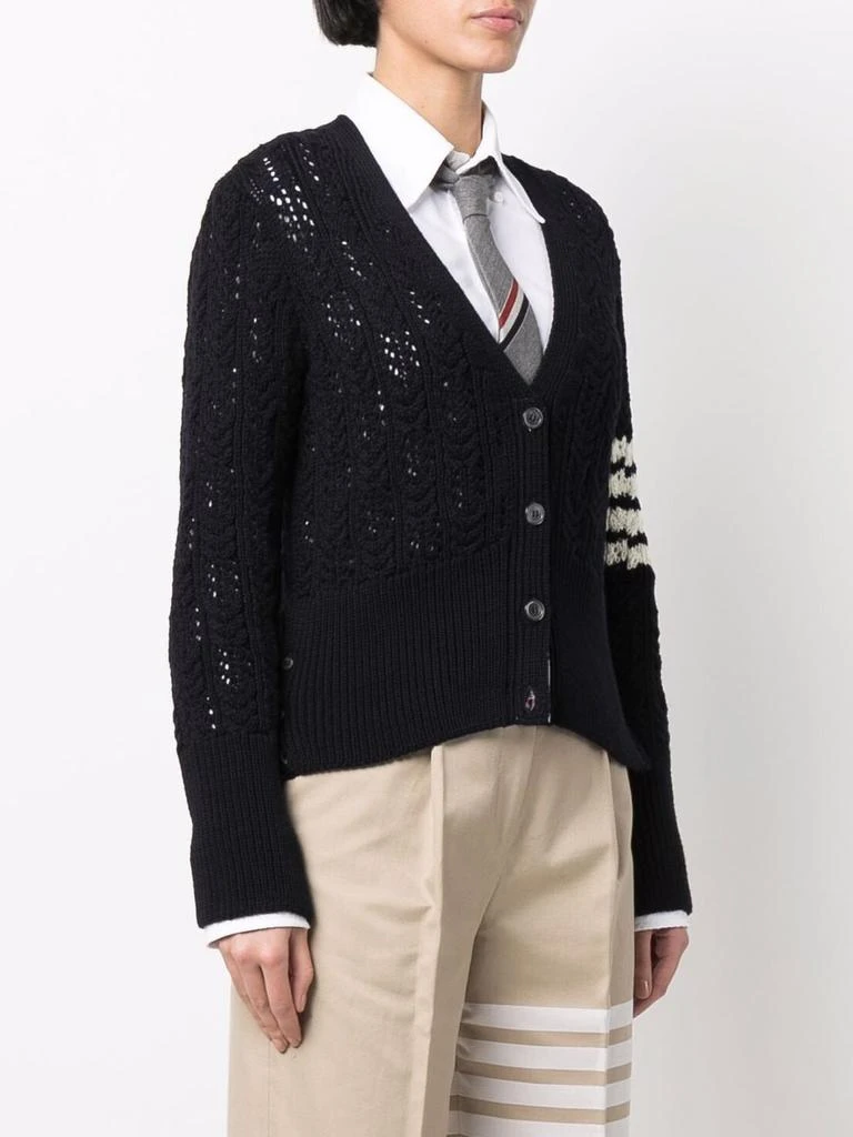 商品Thom Browne|THOM BROWNE WOMEN V-NECK CARDIGAN W/ 4 BAR IN IRISH POINTELLE CABLE 5GG SUSTAINABLE MERINO WOOL,价格¥2690,第1张图片