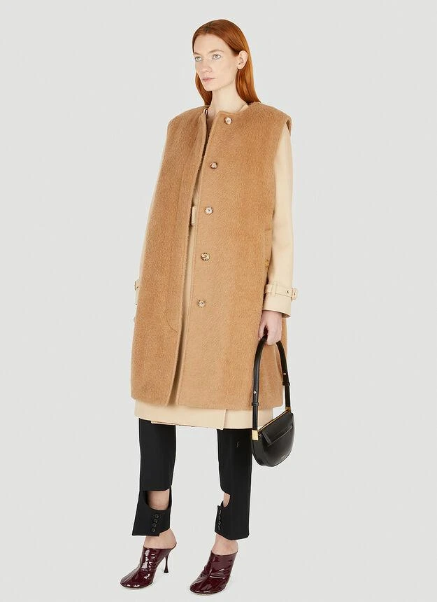 商品Burberry|Collarless Sleeveless Coat in Camel,价格¥21253,第2张图片详细描述