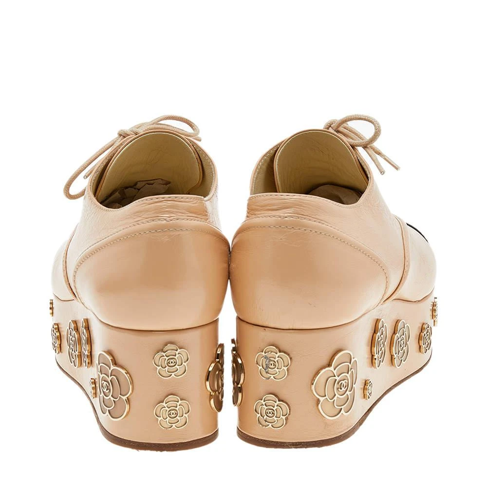 商品[二手商品] Chanel|Chanel Beige-Black Patent And Leather Camellia Platform Sneakers Size 39.5,价格¥3597,第5张图片详细描述