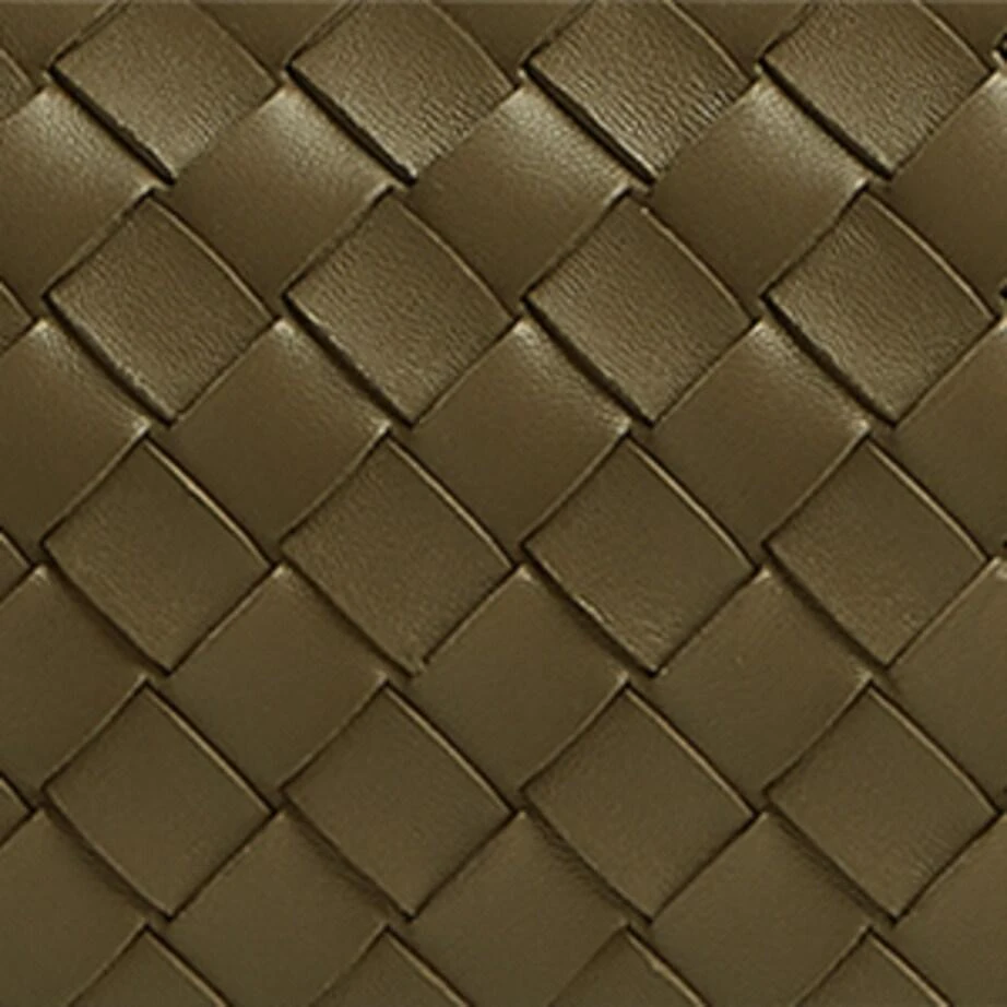 商品Bottega Veneta|Large Lambskin Andiamo Parachute Shoulder Bag,价格¥36605,第3张图片详细描述