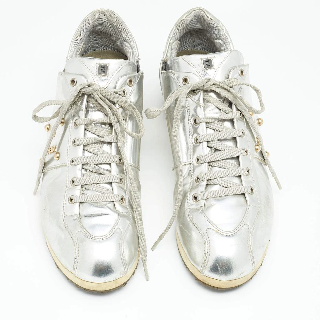 商品[二手商品] Fendi|Fendi Metallic Silver Patent Leather Low Top Sneakers Size 38,价格¥1427,第3张图片详细描述