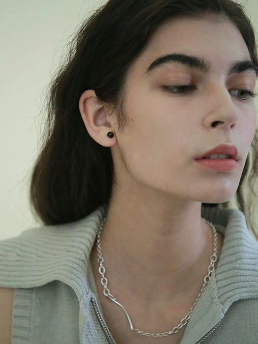 商品nuavo|Onyx Black Post Earrings,价格¥423,第4张图片详细描述