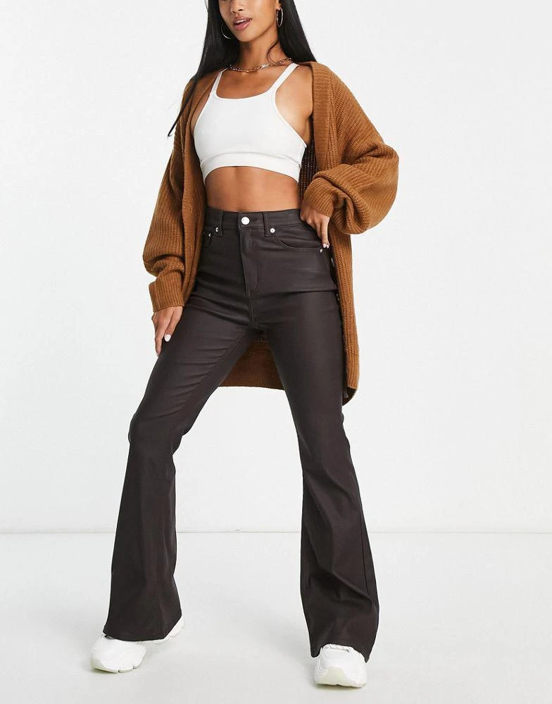 商品ASOS|ASOS DESIGN Petite power stretch flared jeans in coated chocolate brown,价格¥172,第4张图片详细描述