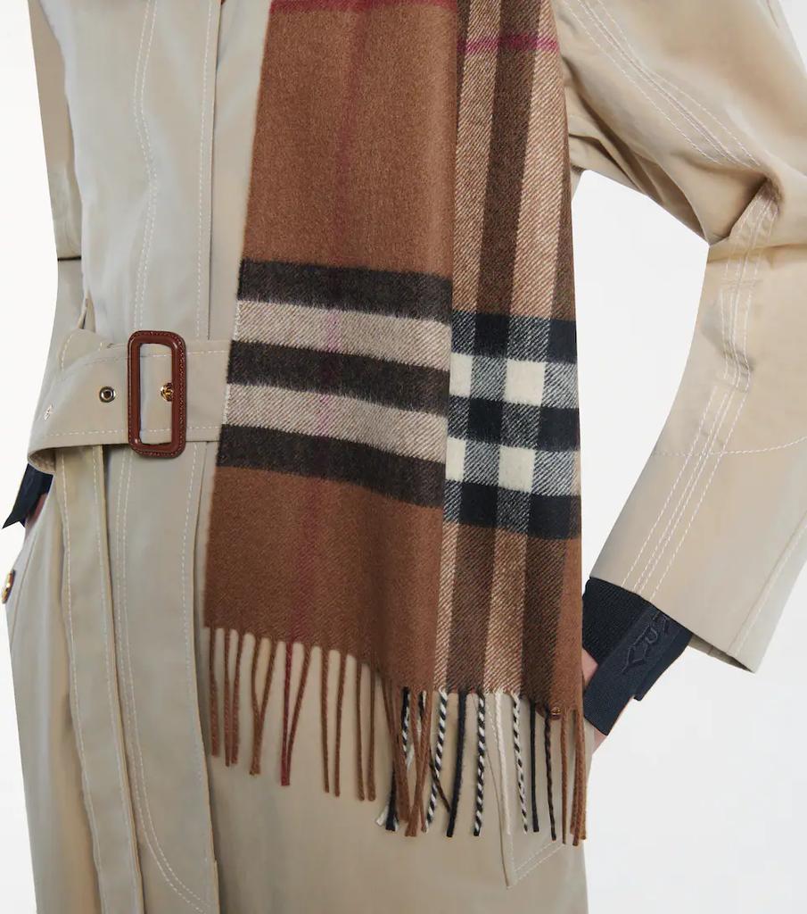 商品Burberry|Giant Check羊绒围巾,价格¥4286,第5张图片详细描述