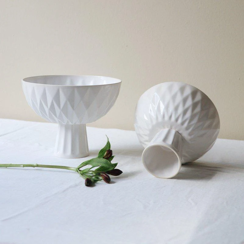 商品Monique|Diamond Handmade Ceramic Footed Serving Bowl,价格¥725,第1张图片