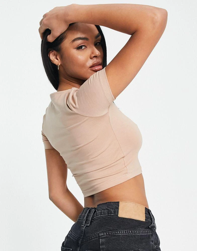 商品Echo Design|ASOS DESIGN fitted crop t-shirt in taupe,价格¥76,第3张图片详细描述