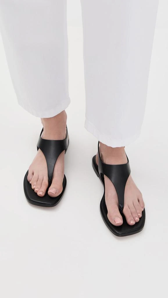 商品Madewell|Piaule Thong Ankle Strap Sandals,价格¥657,第2张图片详细描述