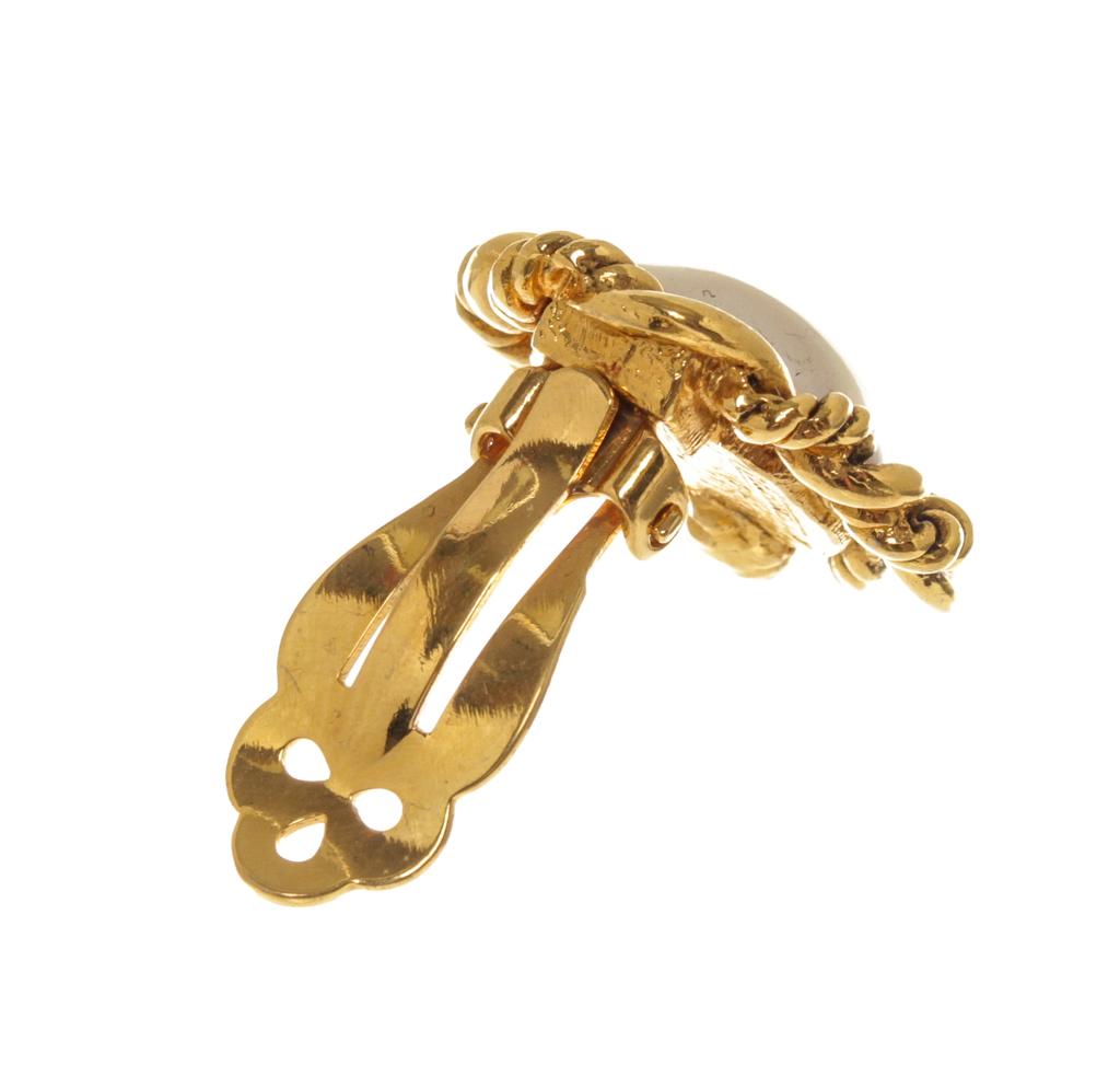 Chanel Gold Round Pearl Chain Earrings商品第5张图片规格展示