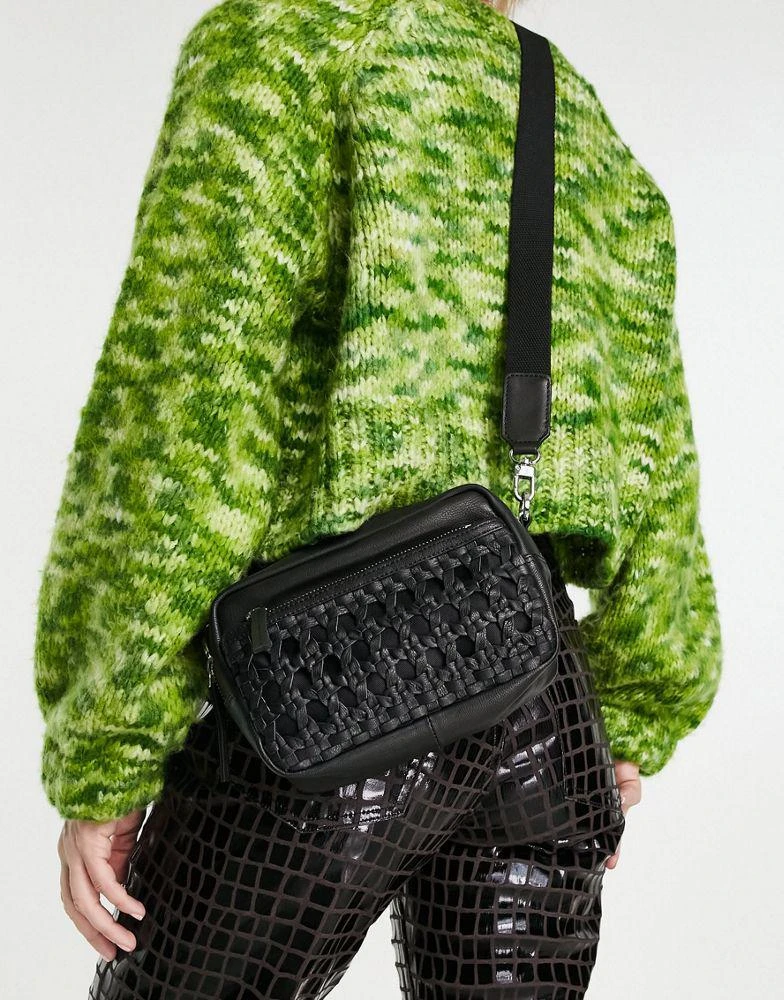 商品Topshop|Topshop weave detail leather crossbody in black,价格¥383,第2张图片详细描述