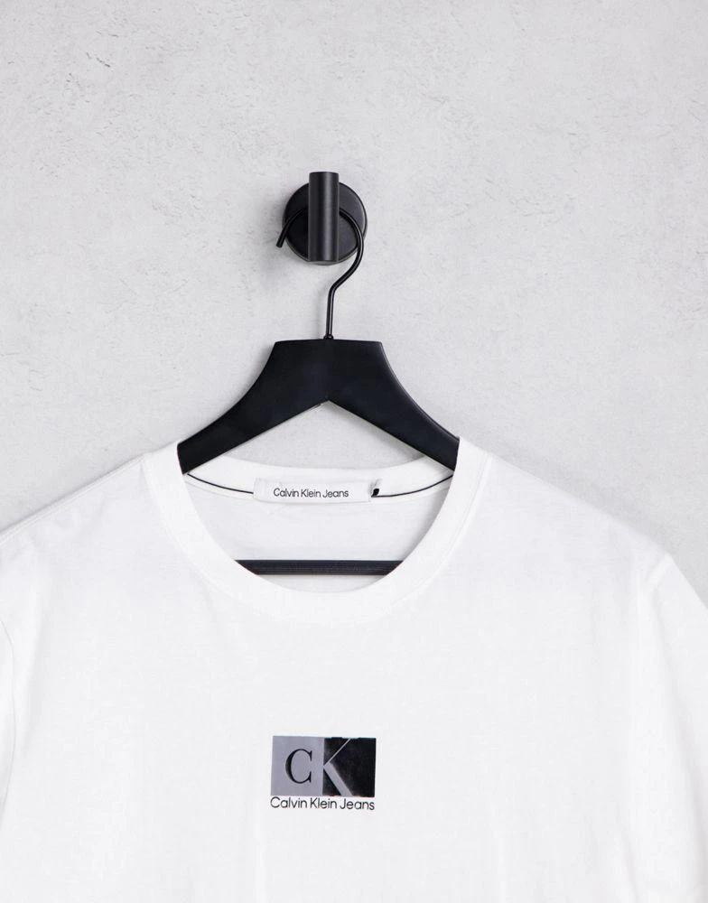 商品Calvin Klein|Calvin Klein Jeans small center box logo t-shirt in white,价格¥172,第3张图片详细描述