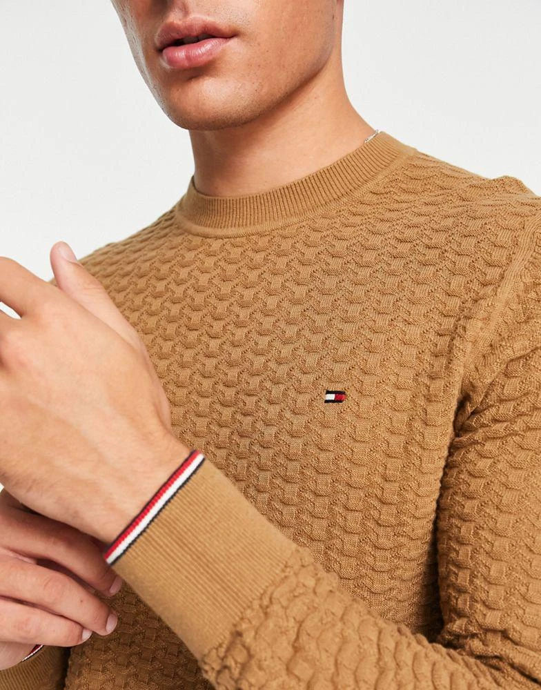 商品Tommy Hilfiger|Tommy Hilfiger flag logo exaggerated structure knit jumper in khaki tan,价格¥1118,第3张图片详细描述