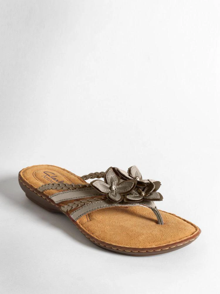 商品Clarks|Brisk Juniper Leather Thong Sandals,价格¥669,第1张图片