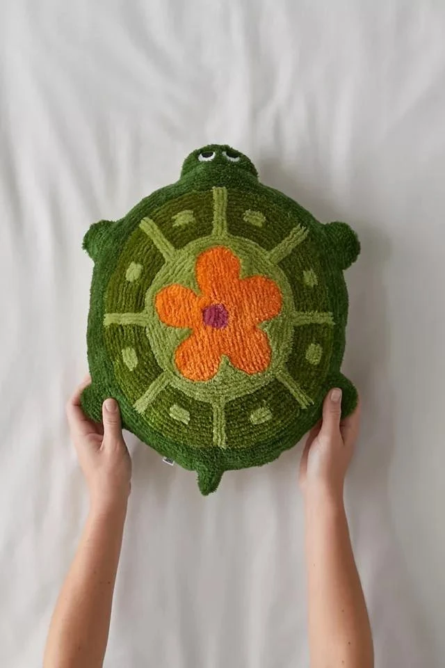 商品Urban Outfitters|Tufted Turtle Shaped Throw Pillow,价格¥188,第2张图片详细描述