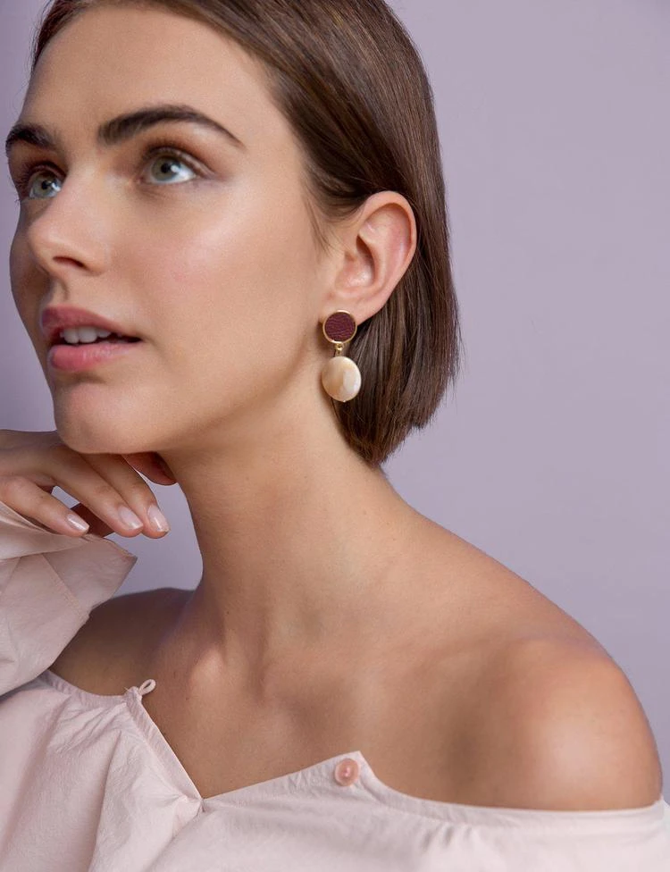 商品Pixie Market|Pearlized Drop Earrings,价格¥136,第4张图片详细描述