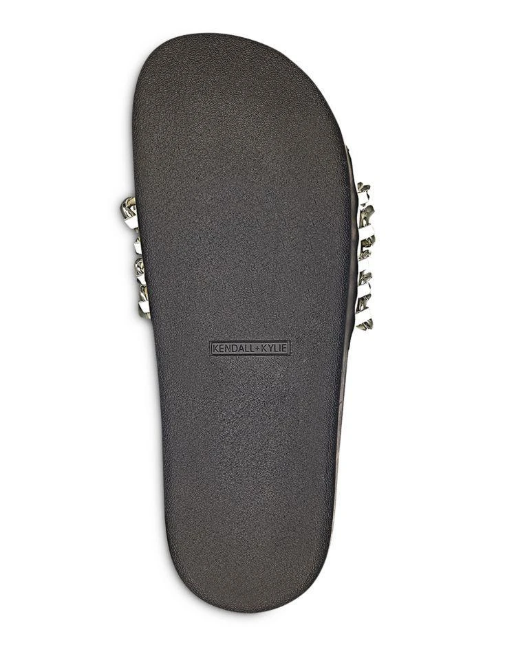 商品KENDALL and KYLIE|Women's Shiloh Chain Pool Slide Sandals,价格¥454,第4张图片详细描述