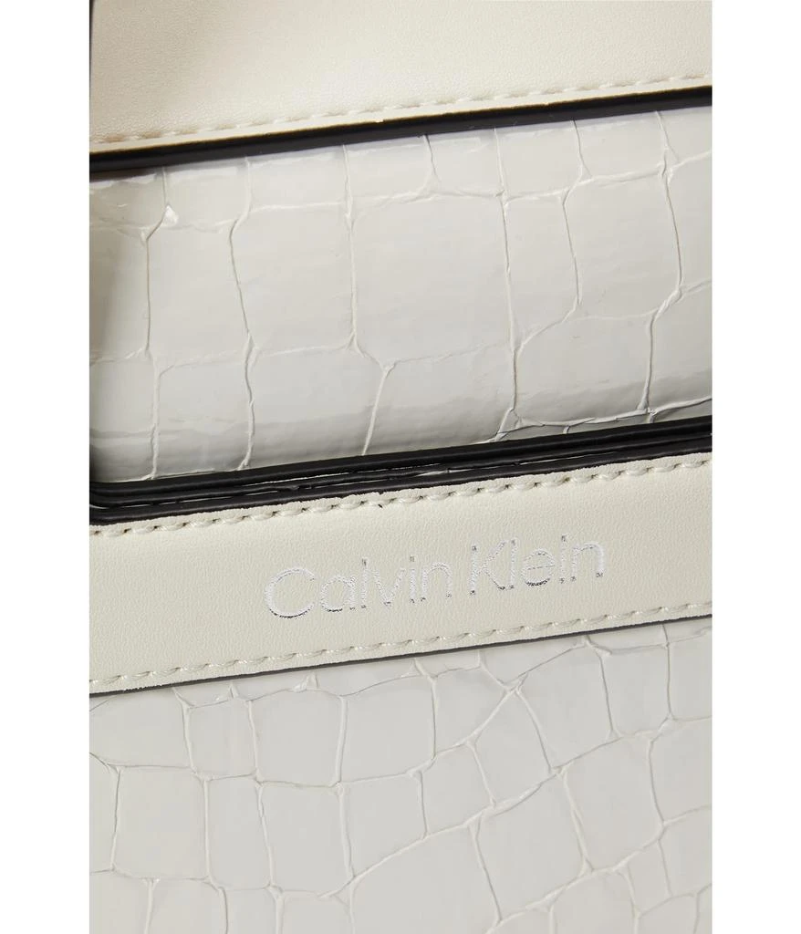 商品Calvin Klein|Bette Novelty Crossbody,价格¥498,第4张图片详细描述