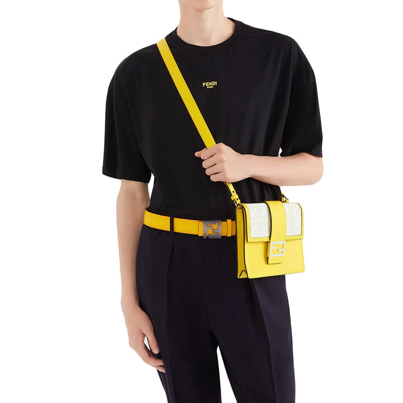 商品Fendi|【预售3-7天】FENDI/芬迪  男士黑色纯棉黄色微型Logo刺绣短袖T恤FY3936AILBF0QA1,价格¥3910,第6张图片详细描述