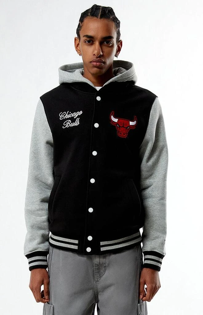 商品New Era|Chicago Bulls Hooded Varsity Jacket,价格¥859,第1张图片