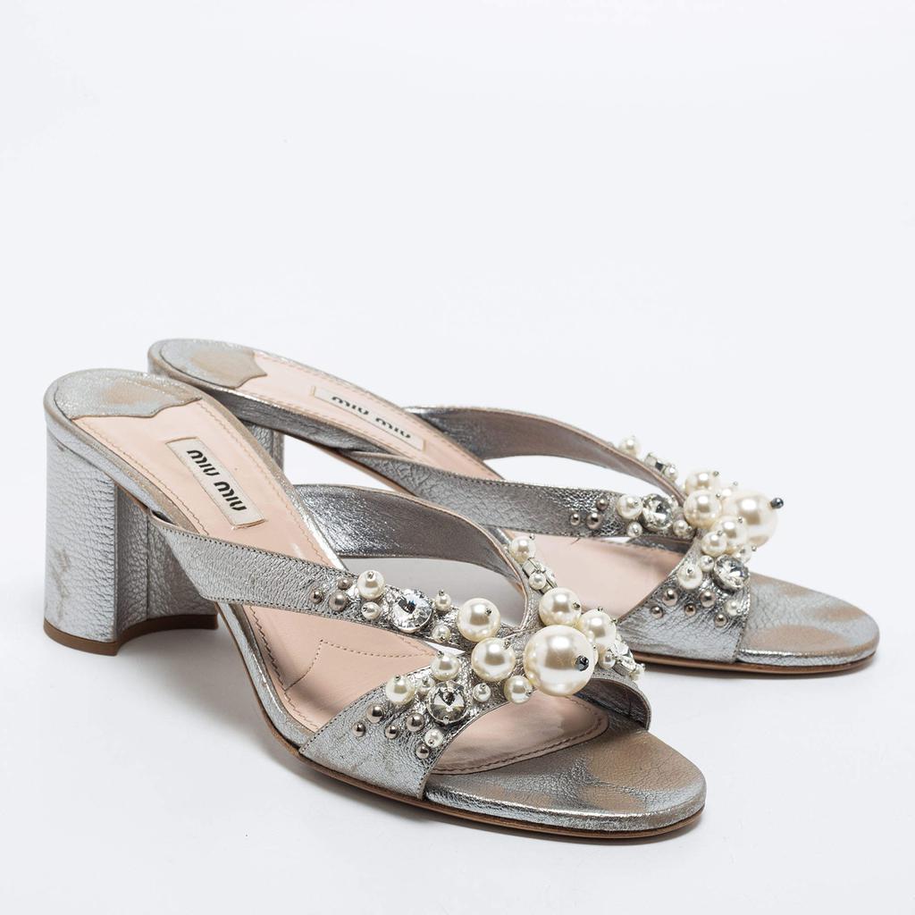 Miu Miu Silver Leather Crystal And Pearl Embellished Slide Sandals Size 40商品第4张图片规格展示