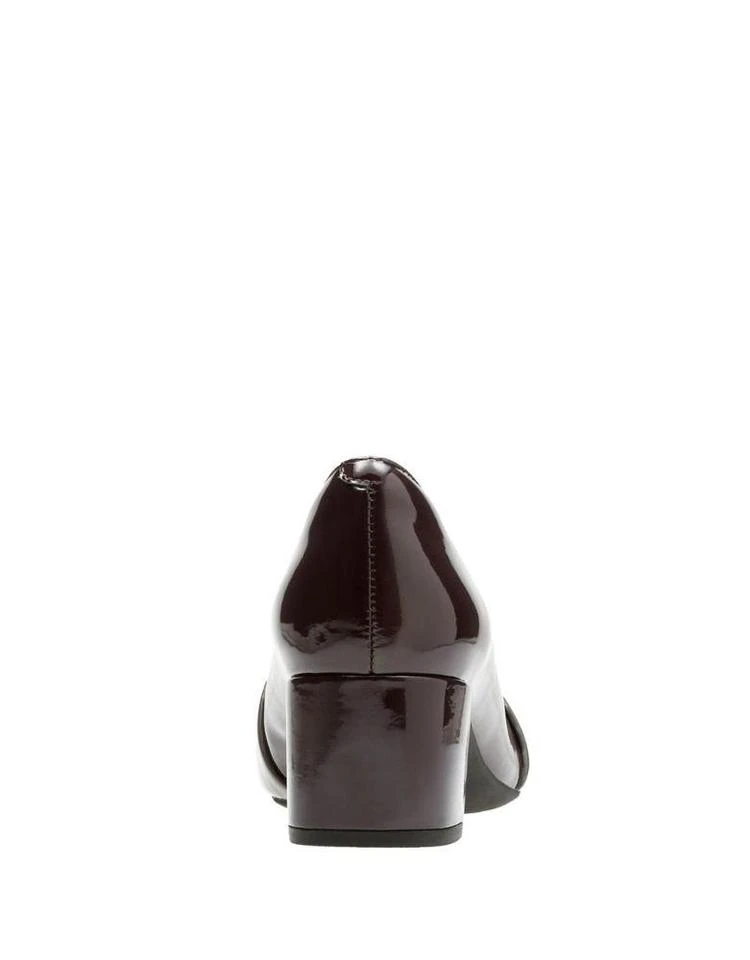 商品Clarks|Tealia Patent Leather Loafers,价格¥423,第3张图片详细描述