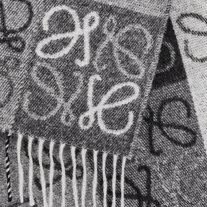 罗意威 23年早春款 女士黑色/白色羊毛和羊绒混纺棋盘老花图案围巾F810487X17-1102 商品